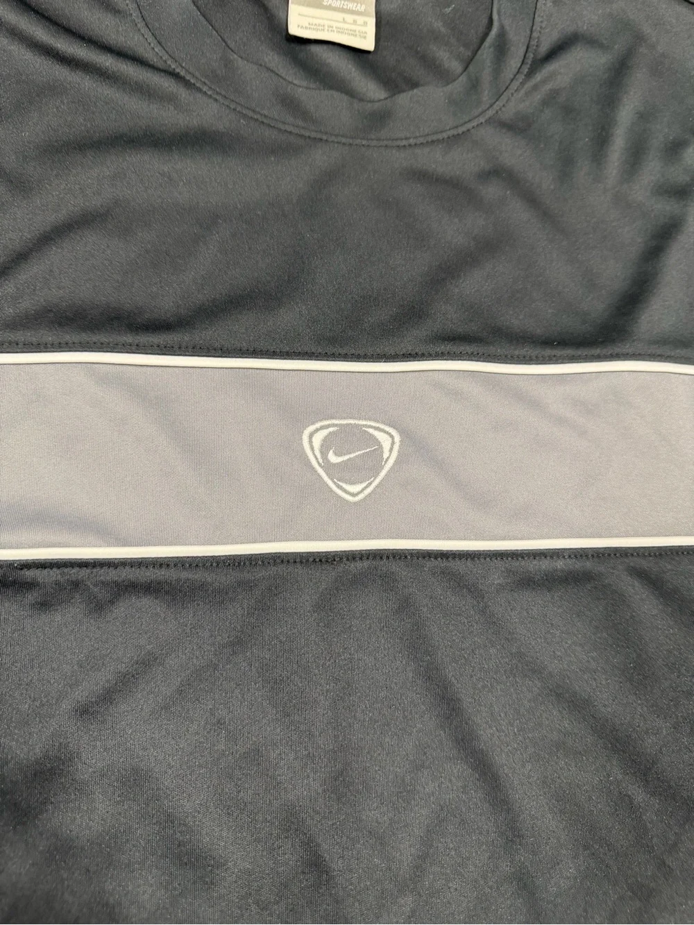 Vintage Nike center swoosh black & gray t-shirt with horizontal gray stripe